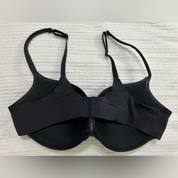 SKIMS Black Seamless T-Shirt Bra with Adjustable Straps - Picture 6 of 9